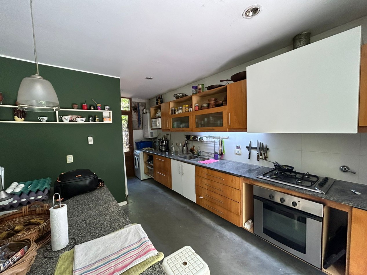 CASA EN PH 4 AMBIENTES CON ESCRITORIO, QUINCHO Y PARQUE. APTO CREDITO