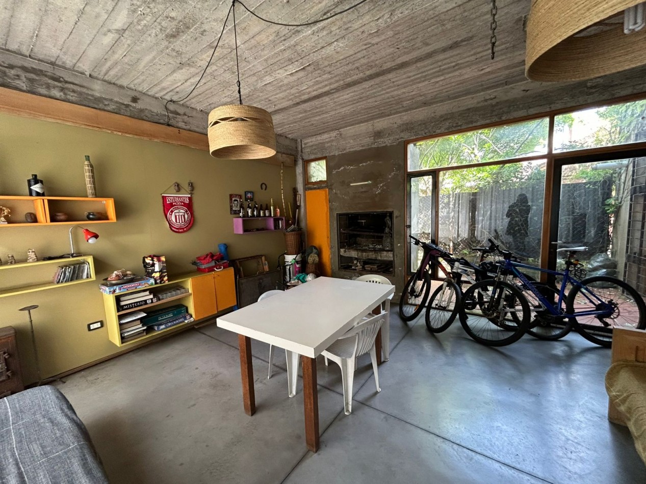 CASA EN PH 4 AMBIENTES CON ESCRITORIO, QUINCHO Y PARQUE. APTO CREDITO