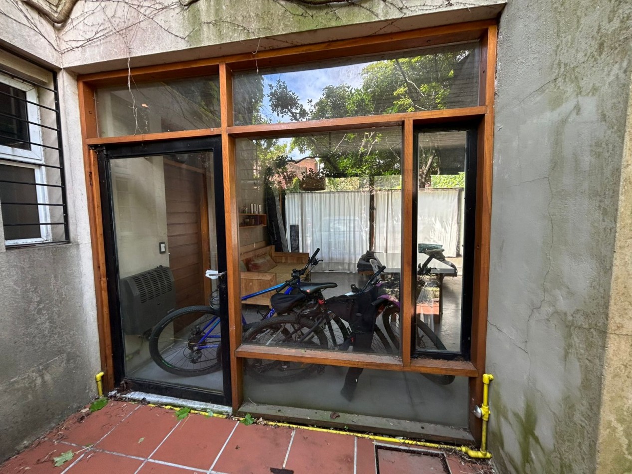 CASA EN PH 4 AMBIENTES CON ESCRITORIO, QUINCHO Y PARQUE. APTO CREDITO