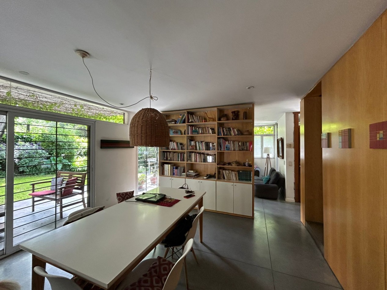 CASA EN PH 4 AMBIENTES CON ESCRITORIO, QUINCHO Y PARQUE. APTO CREDITO