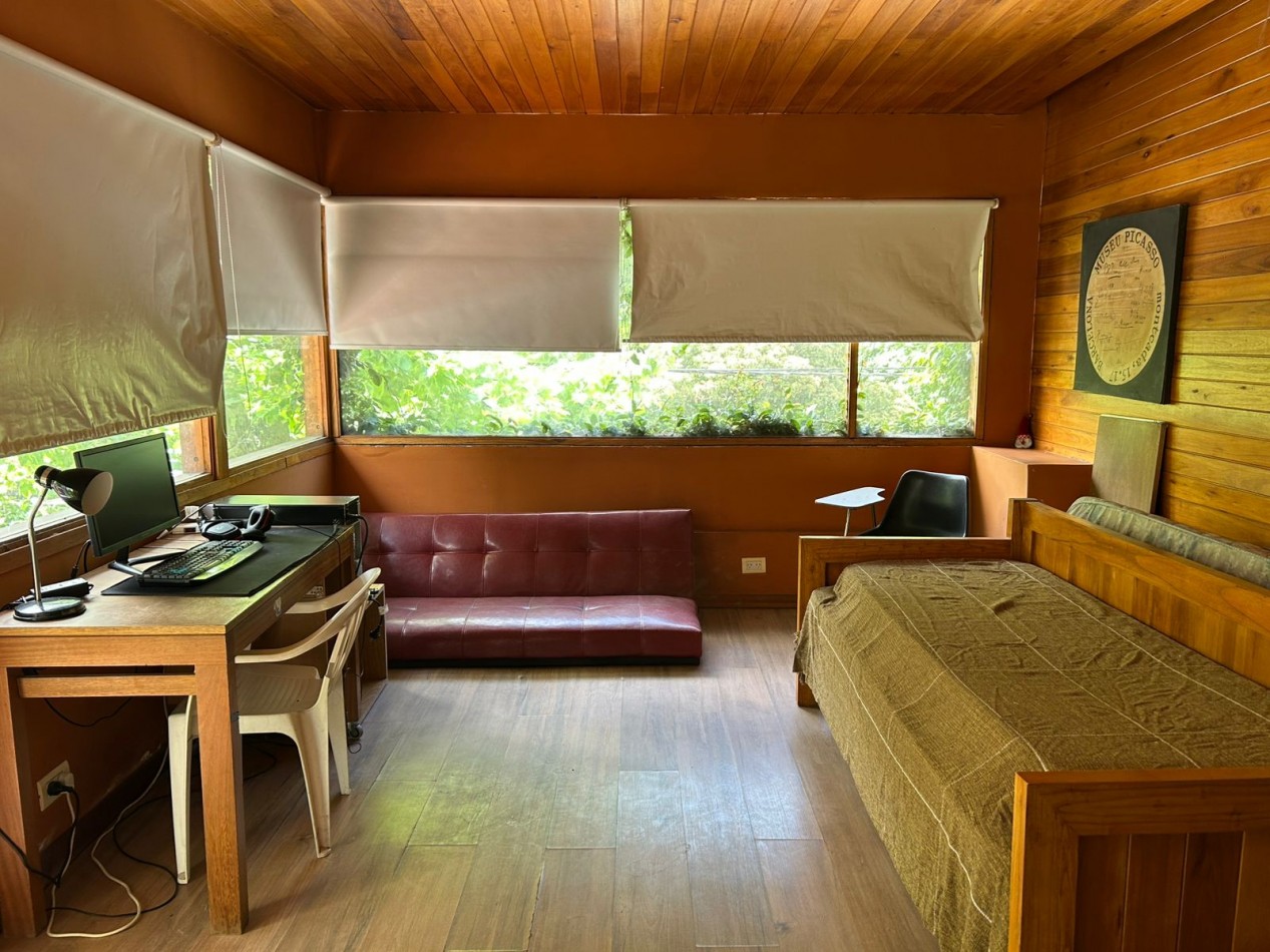 CASA EN PH 4 AMBIENTES CON ESCRITORIO, QUINCHO Y PARQUE. APTO CREDITO