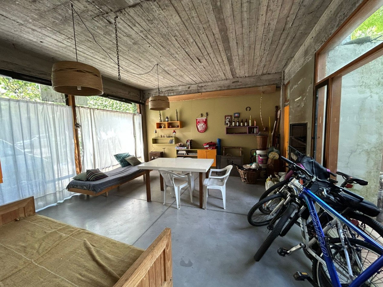 CASA EN PH 4 AMBIENTES CON ESCRITORIO, QUINCHO Y PARQUE. APTO CREDITO