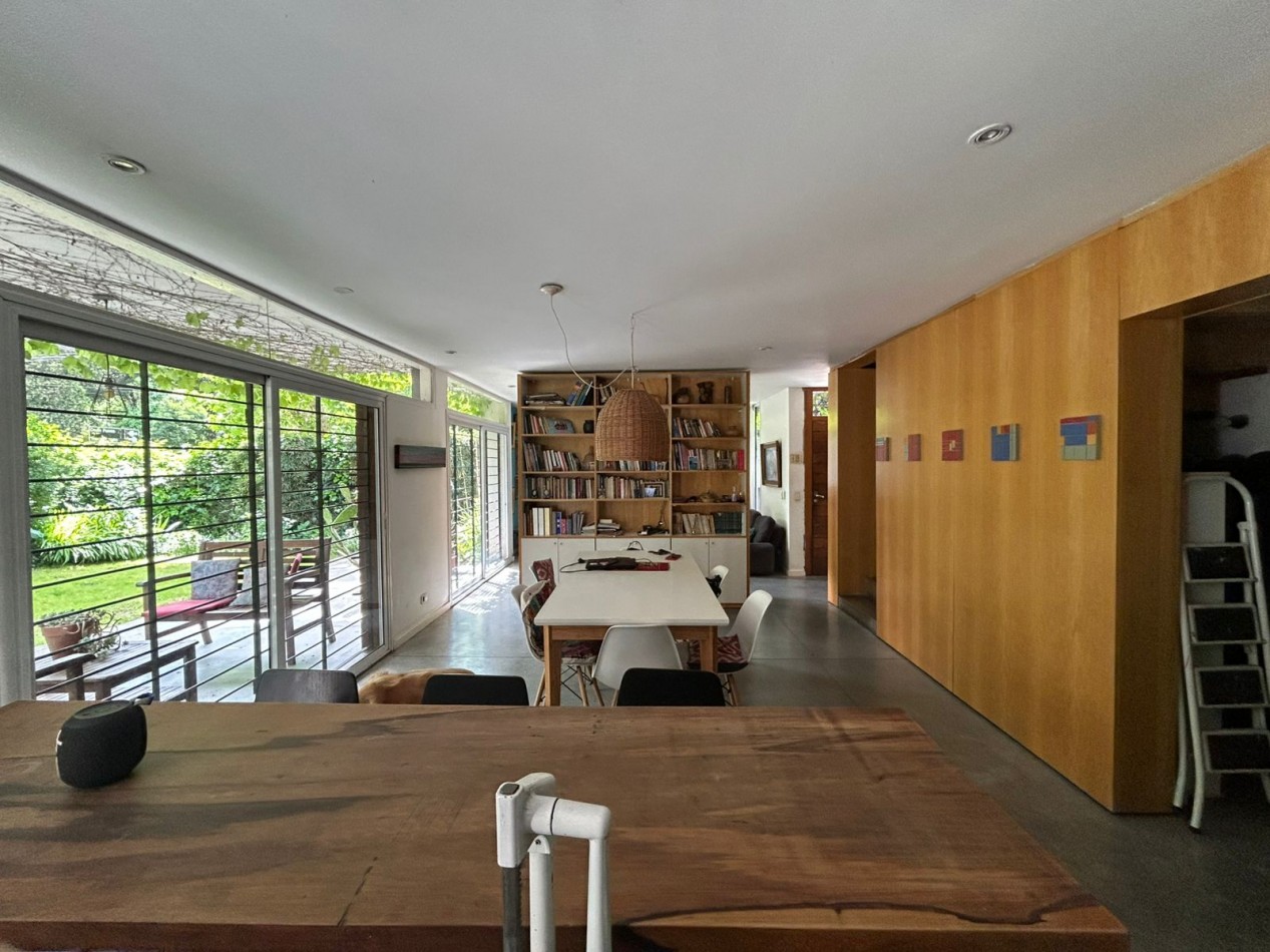 CASA EN PH 4 AMBIENTES CON ESCRITORIO, QUINCHO Y PARQUE. APTO CREDITO