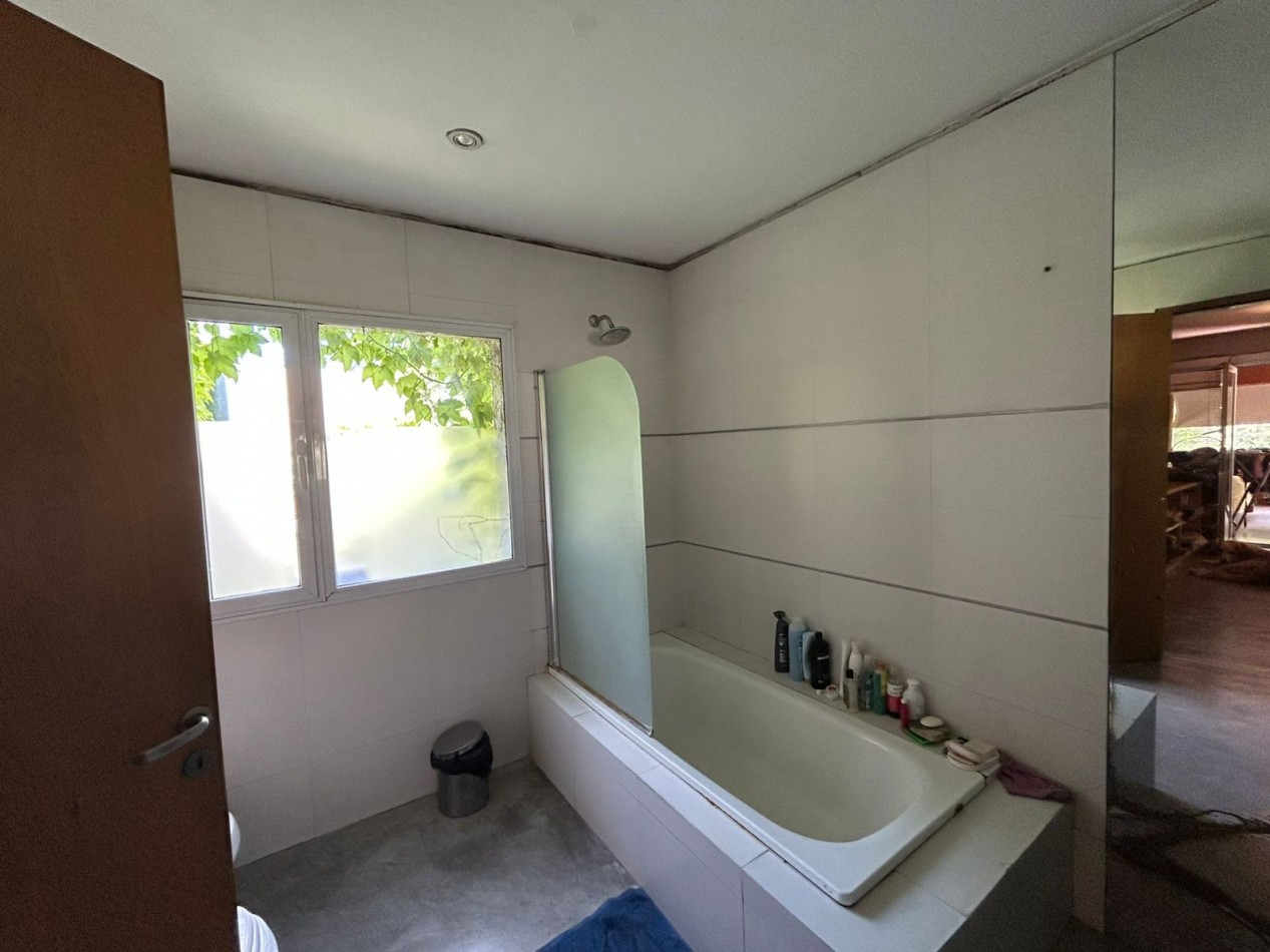 CASA EN PH 4 AMBIENTES CON ESCRITORIO, QUINCHO Y PARQUE. APTO CREDITO