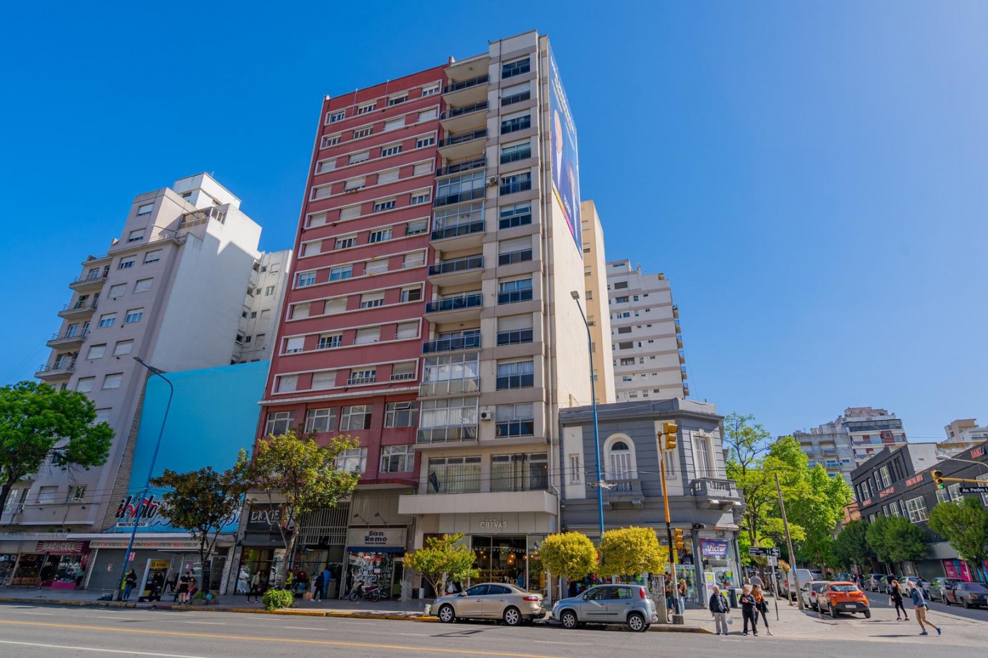 PISO 4 AMBIENTES CON DEPENDENCIA A LA CALLE. 