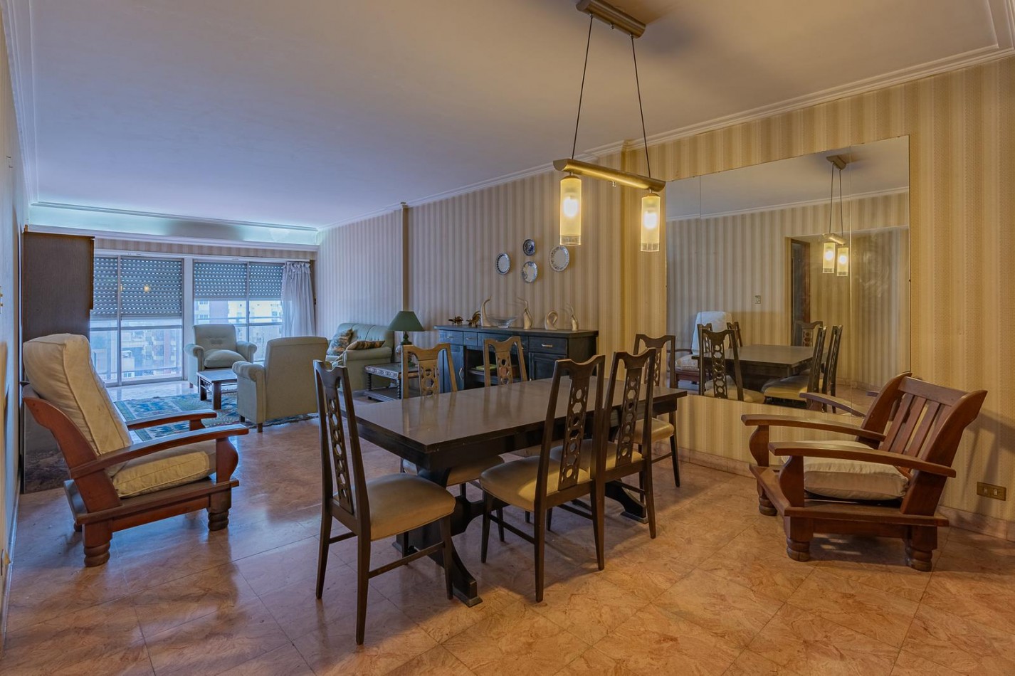 PISO 4 AMBIENTES CON DEPENDENCIA A LA CALLE. 