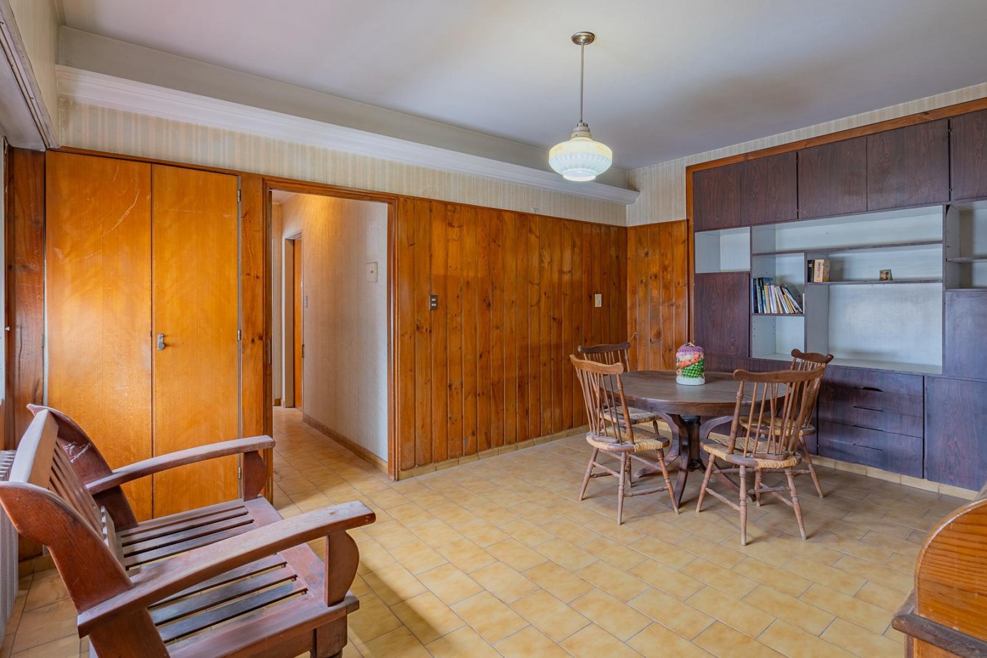 PISO 4 AMBIENTES CON DEPENDENCIA A LA CALLE. 