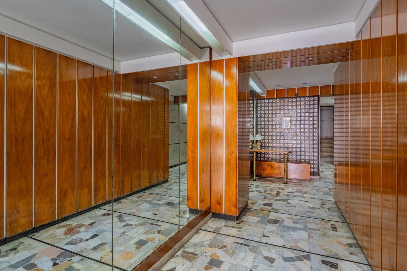 PISO 4 AMBIENTES CON DEPENDENCIA A LA CALLE. 