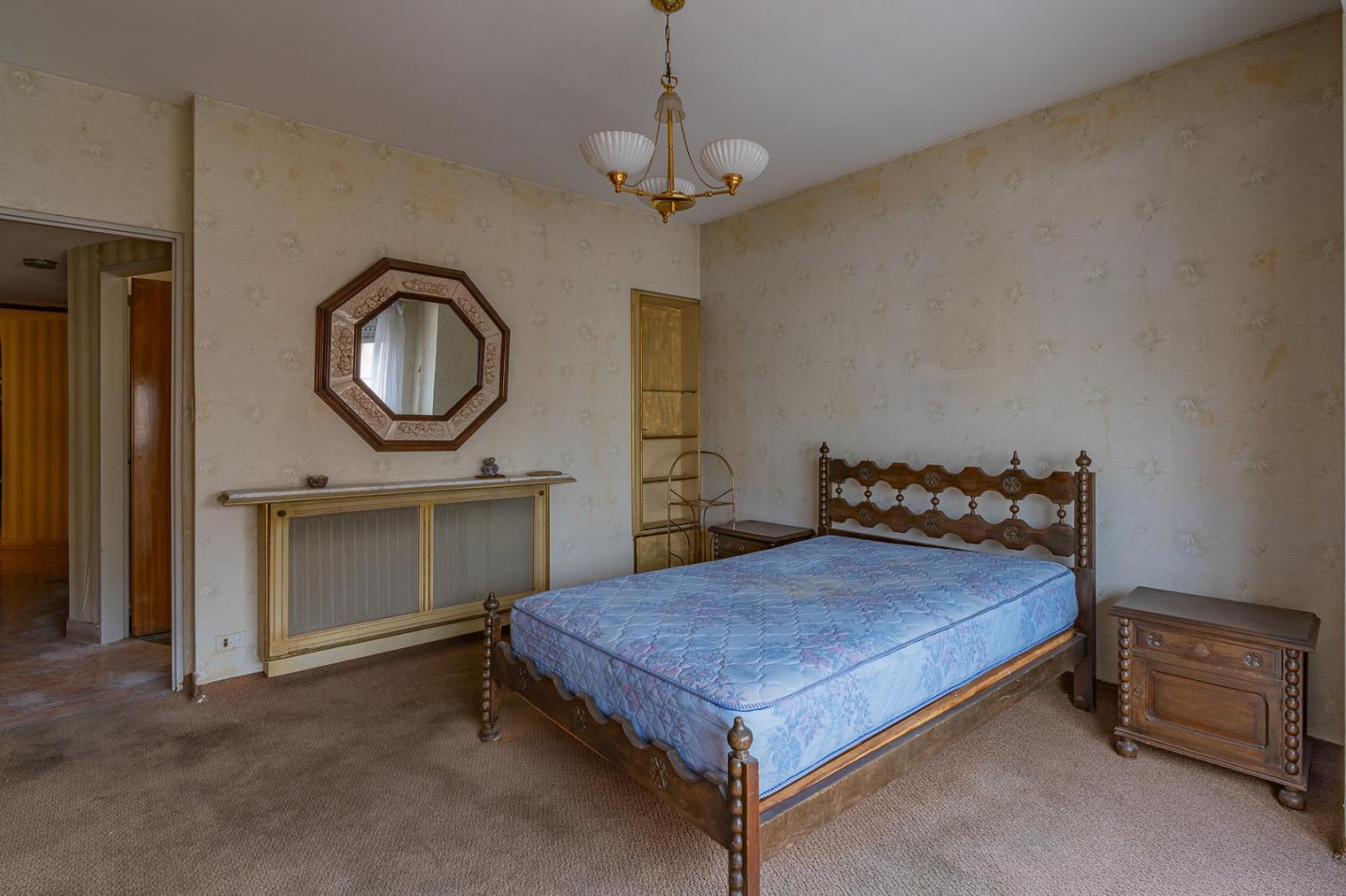 PISO 4 AMBIENTES CON DEPENDENCIA A LA CALLE. 