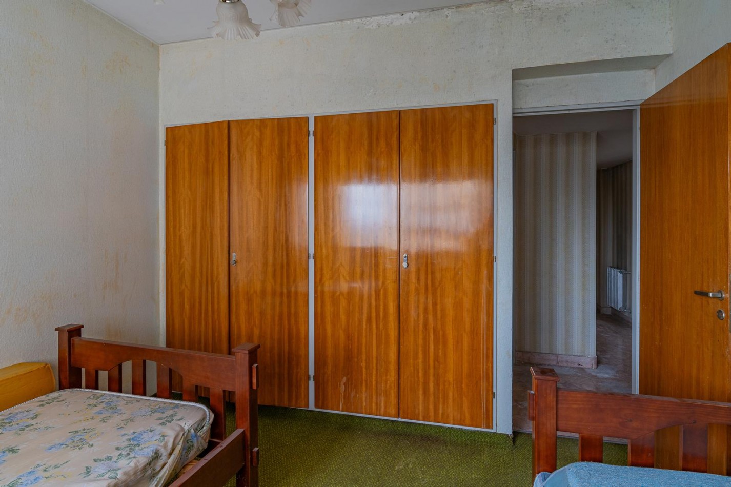 PISO 4 AMBIENTES CON DEPENDENCIA A LA CALLE. 