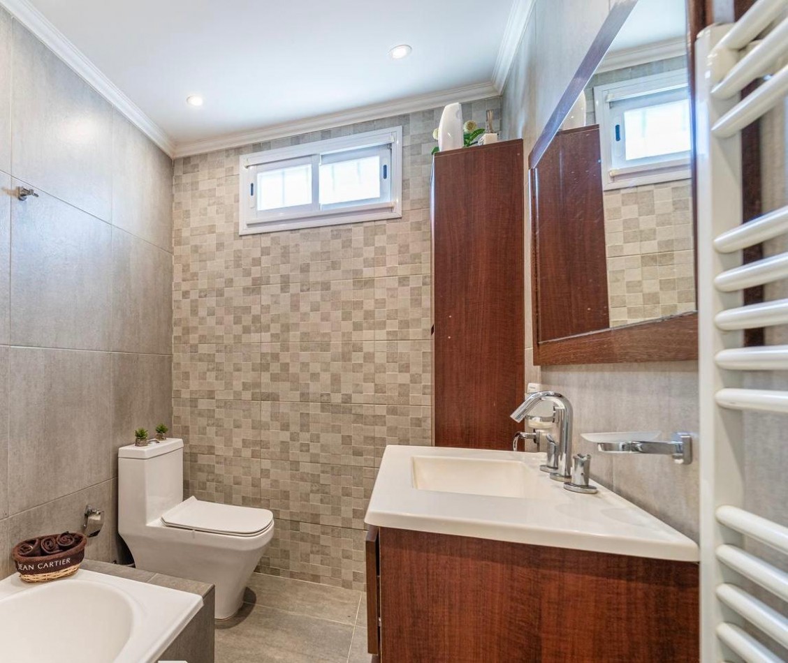 CASA 3 AMBIENTES TOTALMENTE RECICLADA. BARRIO 9 DE JULIO