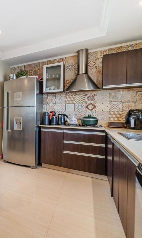 CASA 3 AMBIENTES TOTALMENTE RECICLADA. BARRIO 9 DE JULIO