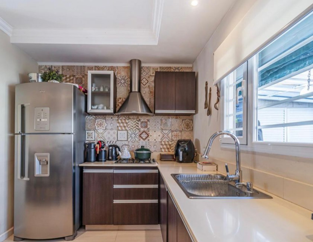 CASA 3 AMBIENTES TOTALMENTE RECICLADA. BARRIO 9 DE JULIO