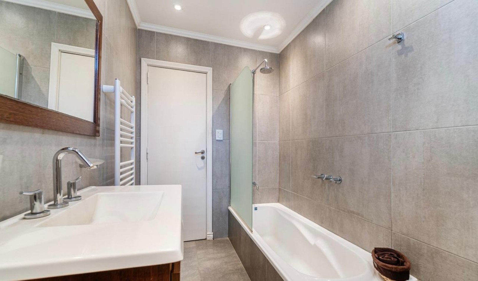 CASA 3 AMBIENTES TOTALMENTE RECICLADA. BARRIO 9 DE JULIO