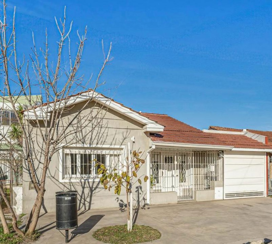 CASA 3 AMBIENTES TOTALMENTE RECICLADA. BARRIO 9 DE JULIO