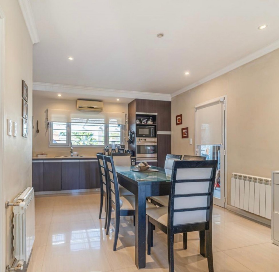 CASA 3 AMBIENTES TOTALMENTE RECICLADA. BARRIO 9 DE JULIO