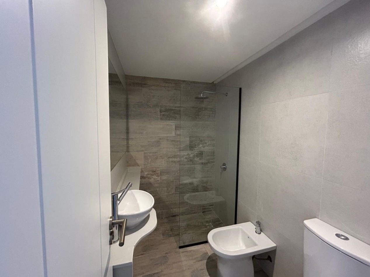 DEPARTAMENTO SEMIPISO A ESTRENAR 2 AMBIENTES CON COCHERA Y BAULERA. 