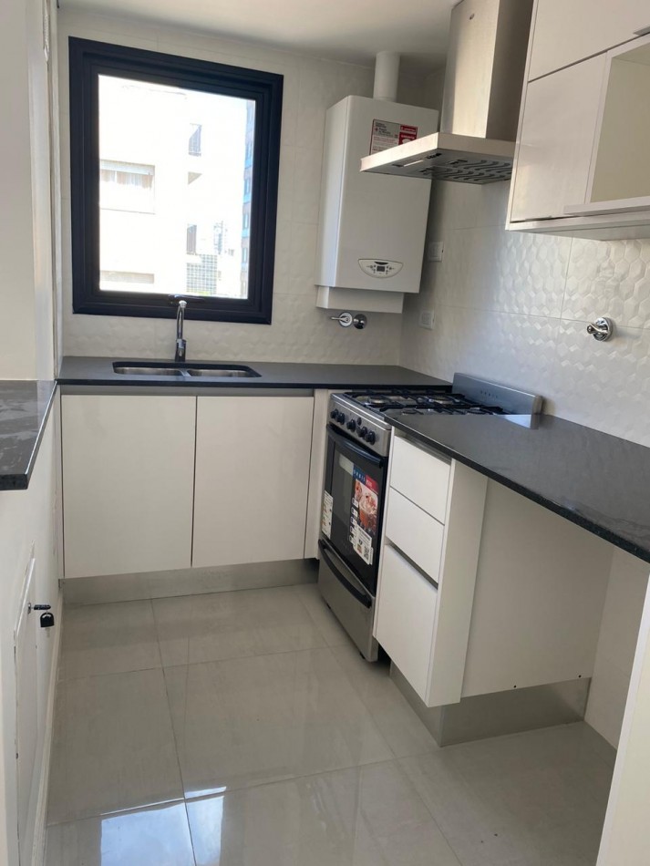 SEMIPISO DE 3 AMBIENTES A ESTRENAR CON COCHERA CUBIERTA Y TERRAZA PRIVADA EN LA PERLA