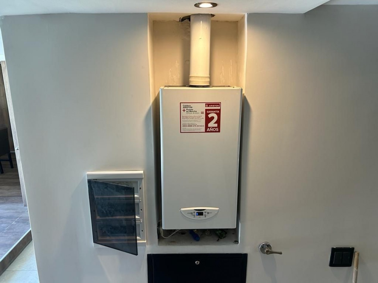 CASA DE 4 AMBIENTES MODERNA CON PILETA Y GARAGE DOBLE.