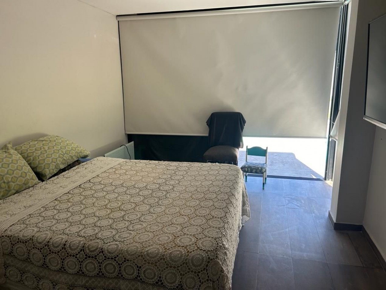 CASA DE 4 AMBIENTES MODERNA CON PILETA Y GARAGE DOBLE.