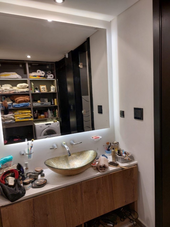 CASA DE 4 AMBIENTES MODERNA CON PILETA Y GARAGE DOBLE.