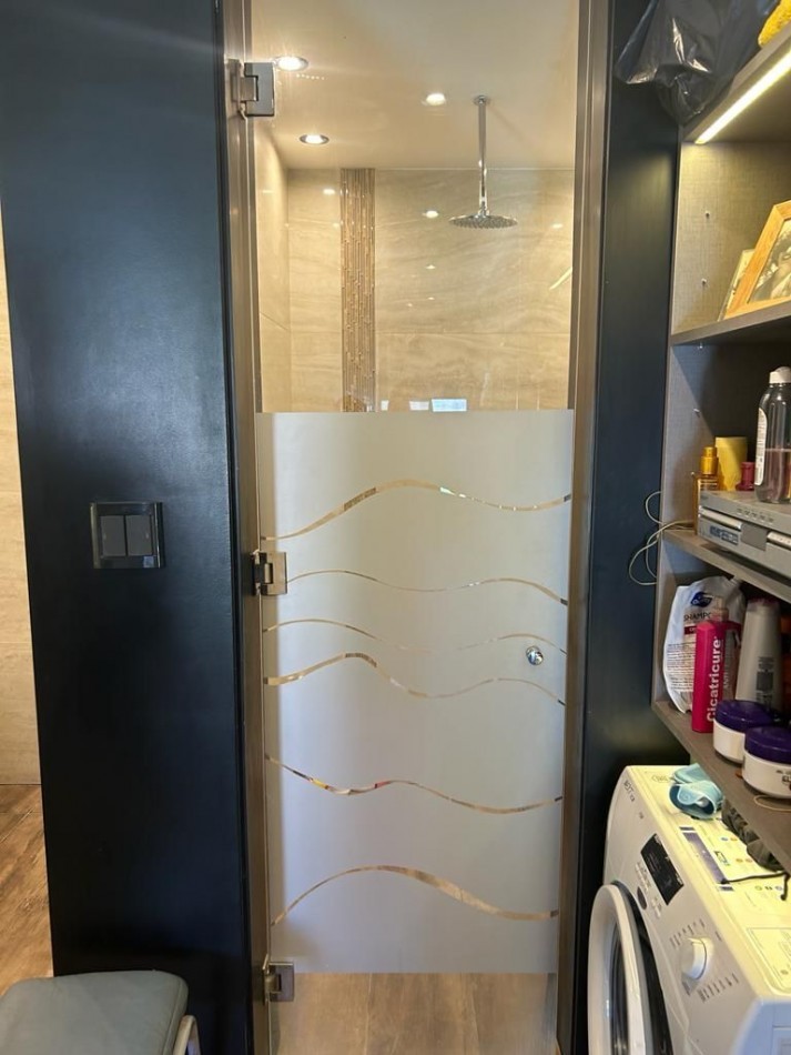 CASA DE 4 AMBIENTES MODERNA CON PILETA Y GARAGE DOBLE.