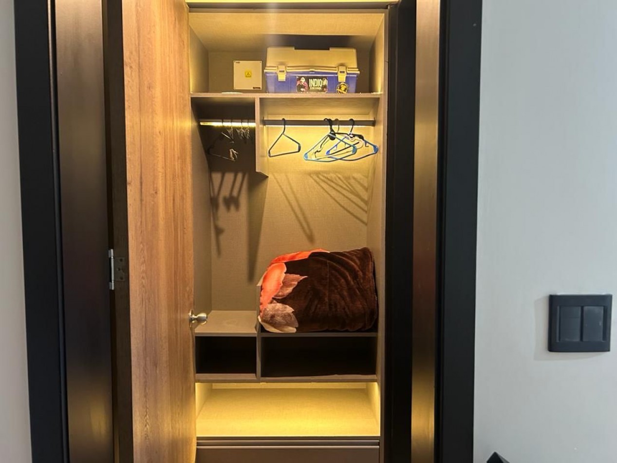 CASA DE 4 AMBIENTES MODERNA CON PILETA Y GARAGE DOBLE.