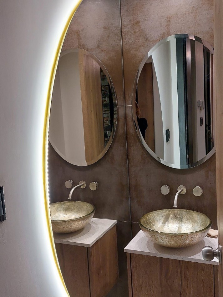 CASA DE 4 AMBIENTES MODERNA CON PILETA Y GARAGE DOBLE.