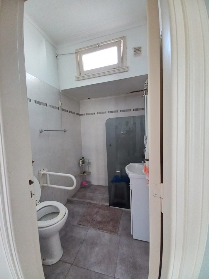 CASA DE 3 AMBIENTES RECICLADO MAS DEPARTAMENTO DE 2 DE AMBIENTES A TERMINAR.