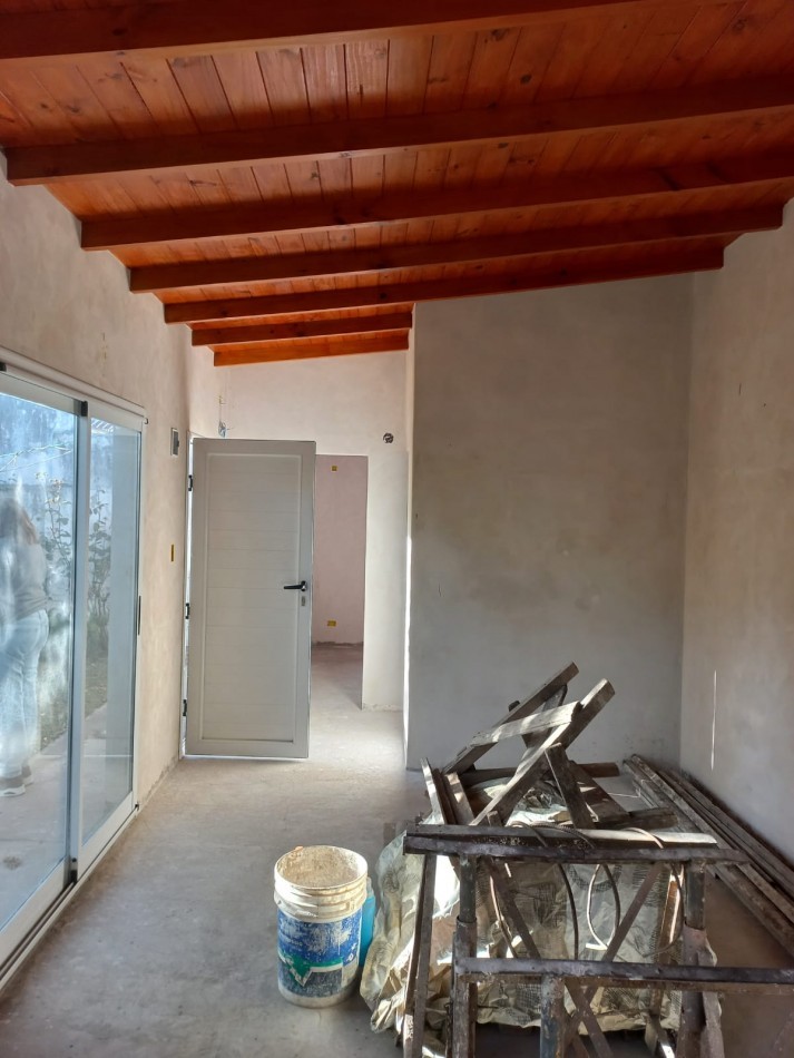 CASA DE 3 AMBIENTES RECICLADO MAS DEPARTAMENTO DE 2 DE AMBIENTES A TERMINAR.