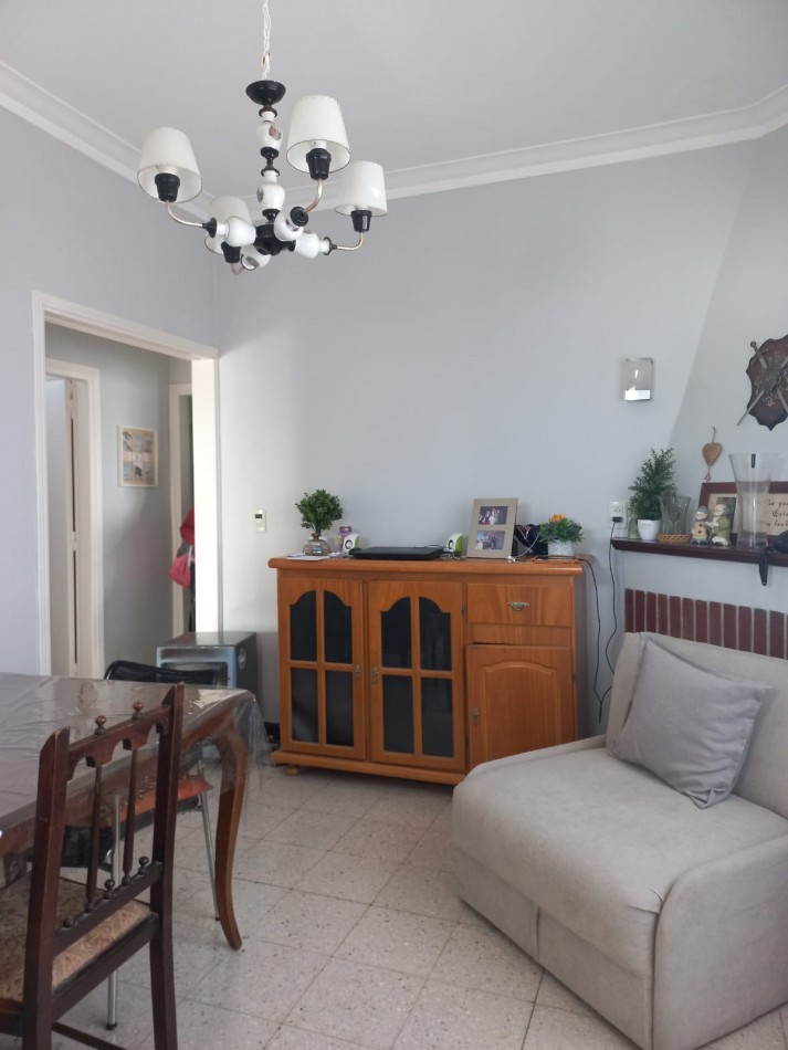 CASA DE 3 AMBIENTES RECICLADO MAS DEPARTAMENTO DE 2 DE AMBIENTES A TERMINAR.