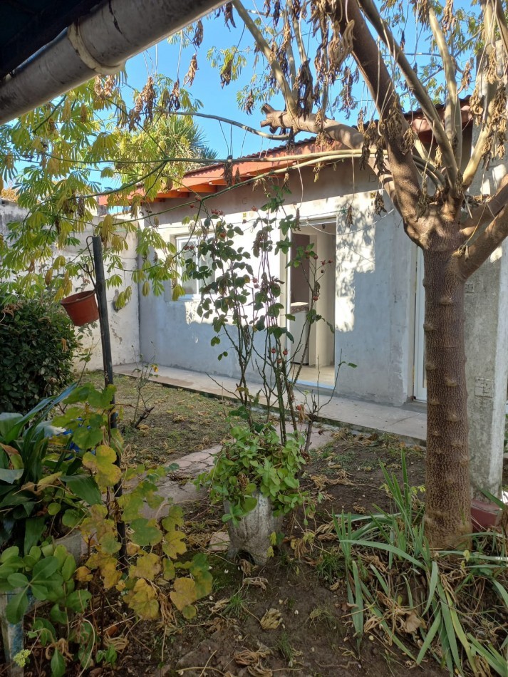 CASA DE 3 AMBIENTES RECICLADO MAS DEPARTAMENTO DE 2 DE AMBIENTES A TERMINAR.