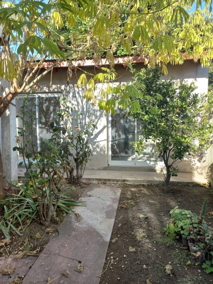 CASA DE 3 AMBIENTES RECICLADO MAS DEPARTAMENTO DE 2 DE AMBIENTES A TERMINAR.