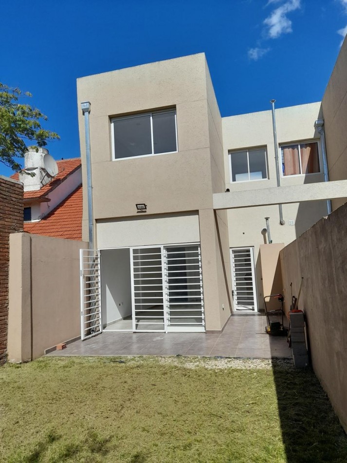 DUPLEX 3 AMBIENTES MAS PLAYROOM APTO CREDITO.