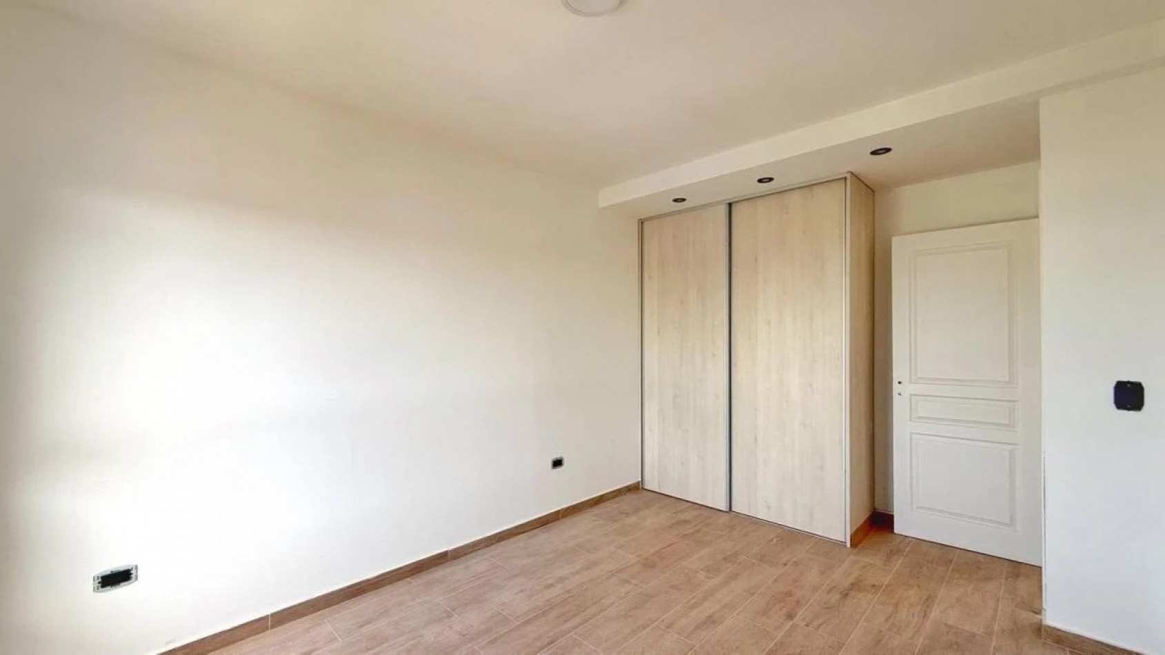 DEPARTAMENTOS 2 Y 3 AMBIENTES A ESTRENAR CON COCHERA .PUNTA MOGOTES 