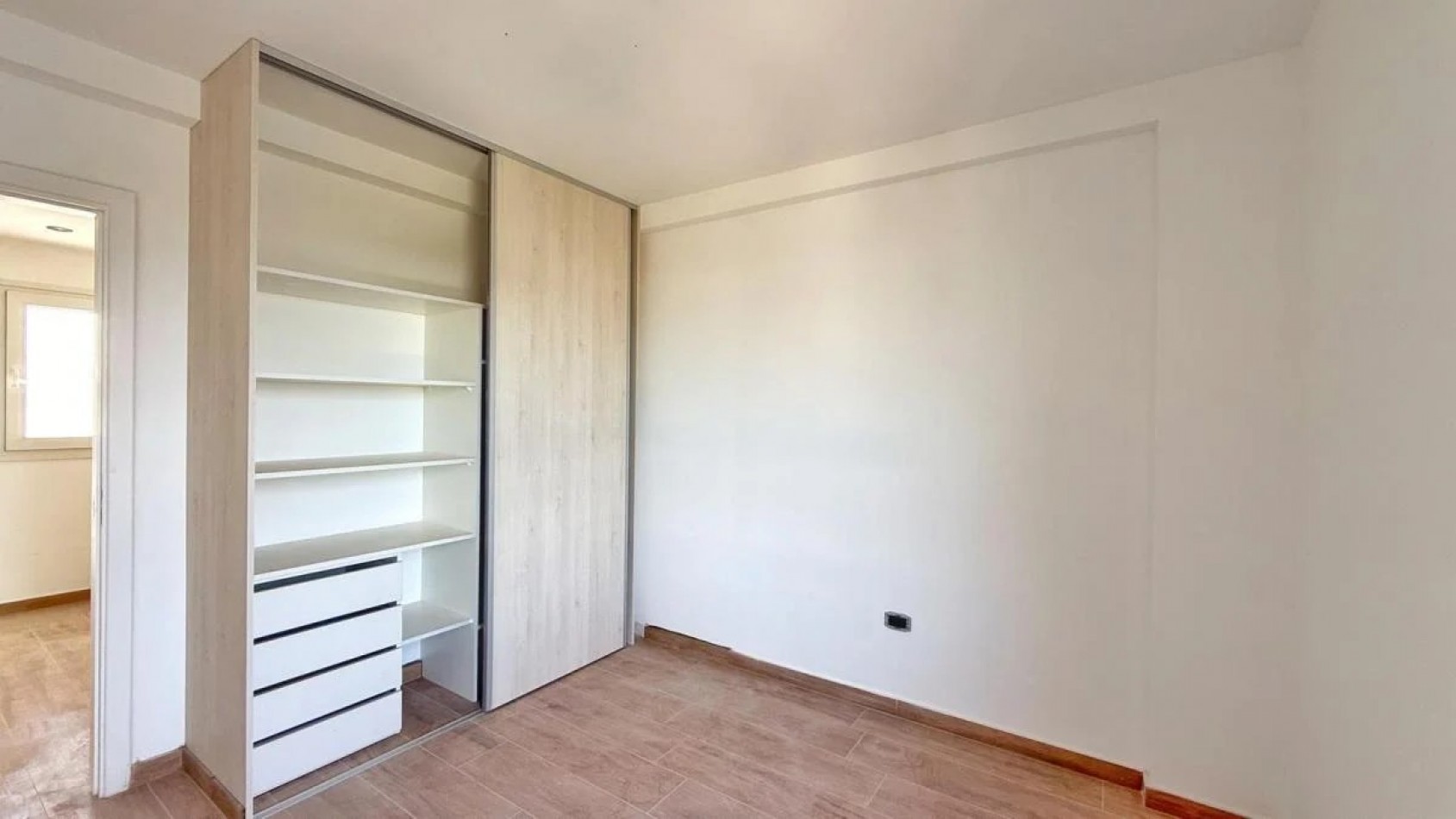 DEPARTAMENTOS 2 Y 3 AMBIENTES A ESTRENAR CON COCHERA .PUNTA MOGOTES 