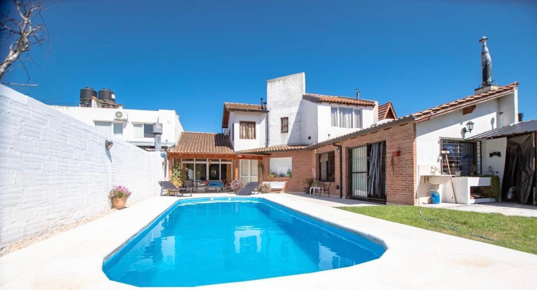 CASA 4 AMBIENTES CON  PILETA CLIMATIZADA.LOS PINARES