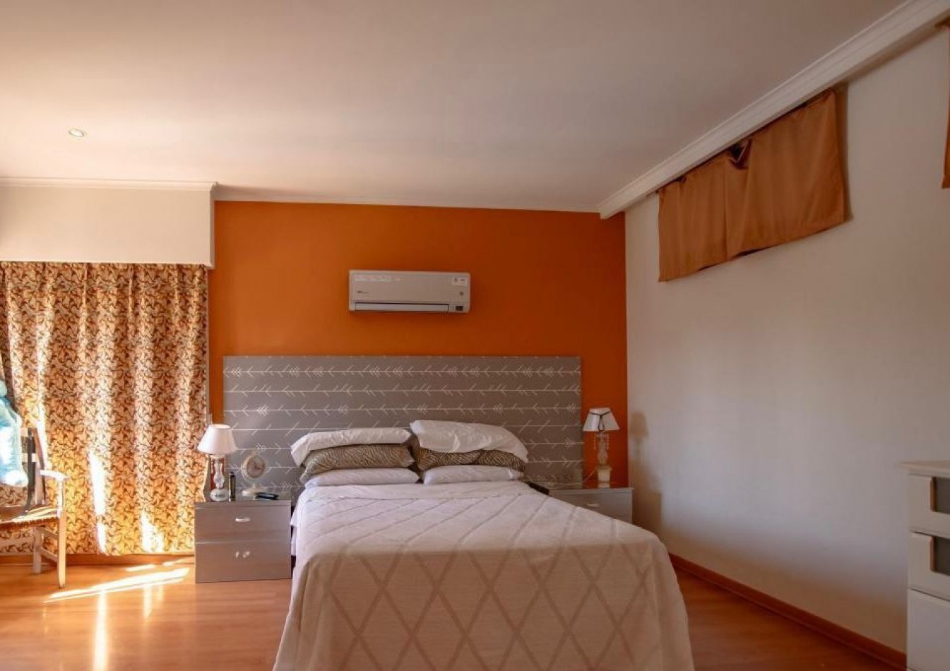 CASA 4 AMBIENTES CON  PILETA CLIMATIZADA.LOS PINARES