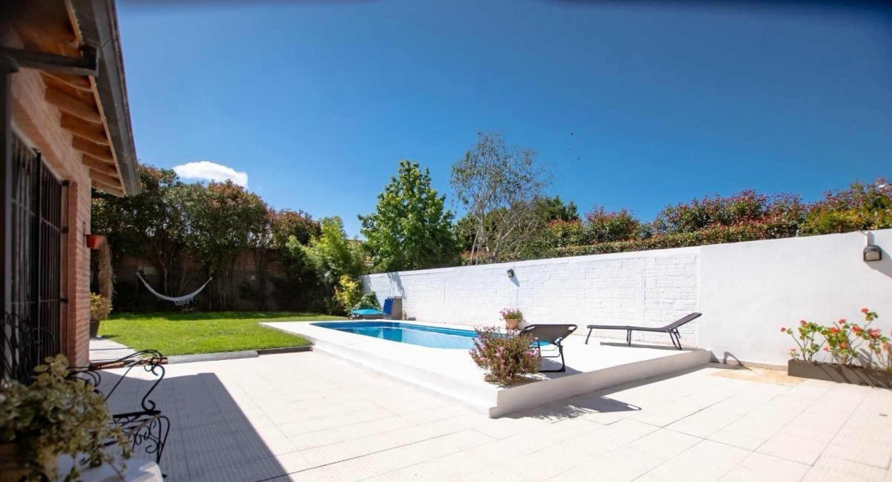 CASA 4 AMBIENTES CON  PILETA CLIMATIZADA.LOS PINARES