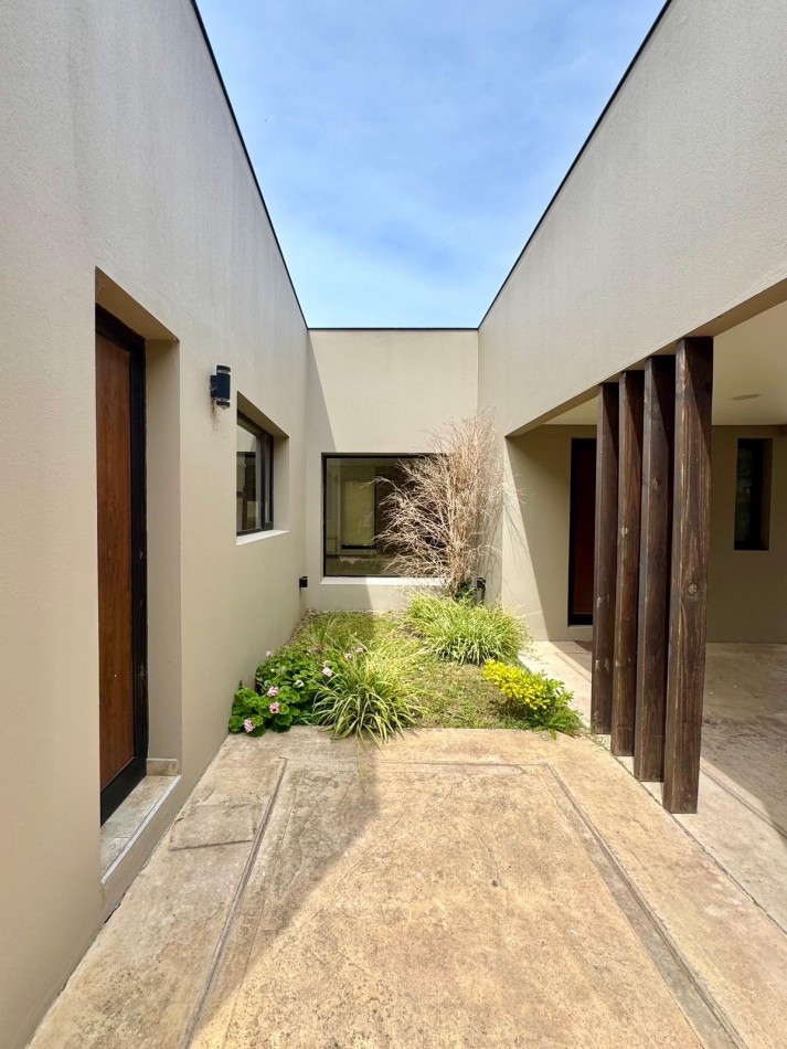 CASA DE 4 AMBIENTES EN LOS SAUCES. RUMENCO