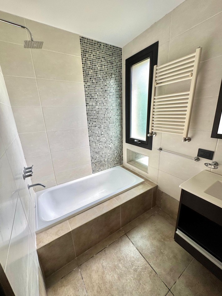 CASA DE 4 AMBIENTES EN LOS SAUCES. RUMENCO