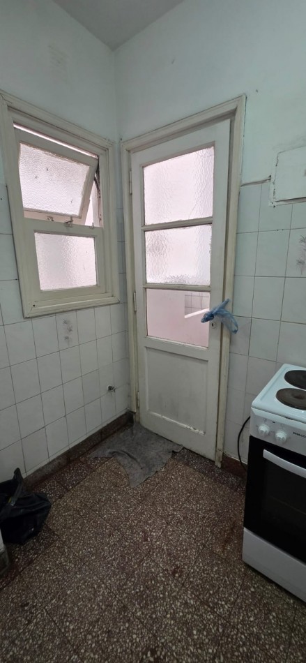 DEPARTAMENTO 3 AMBIENTES CON DEPENDENCIA .ZONA PLAZA COLON