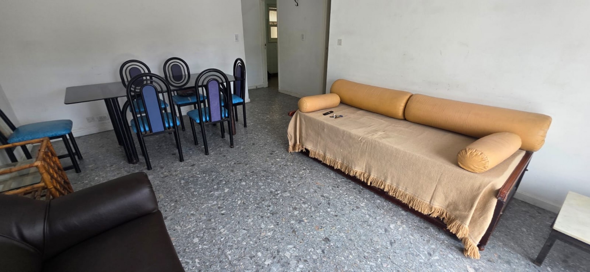 DEPARTAMENTO 3 AMBIENTES CON DEPENDENCIA .ZONA PLAZA COLON