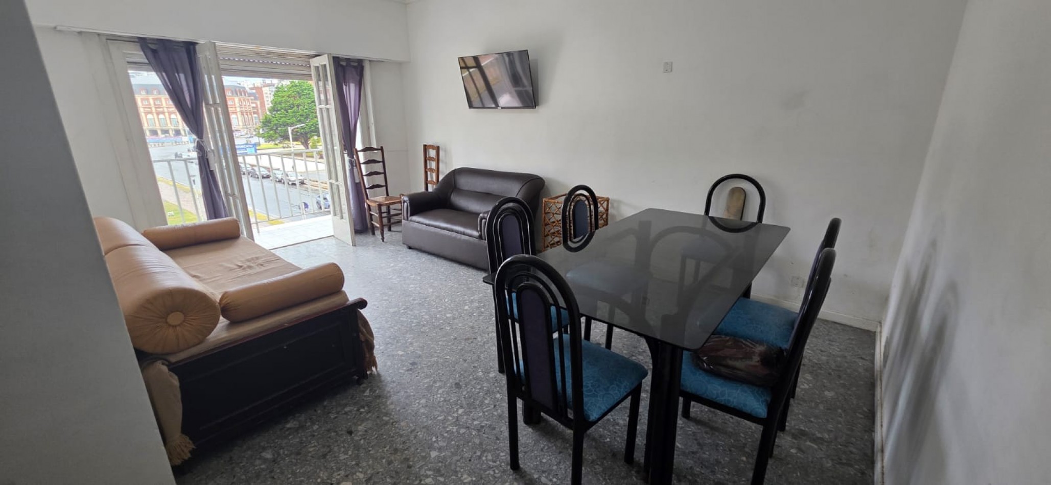 DEPARTAMENTO 3 AMBIENTES CON DEPENDENCIA .ZONA PLAZA COLON