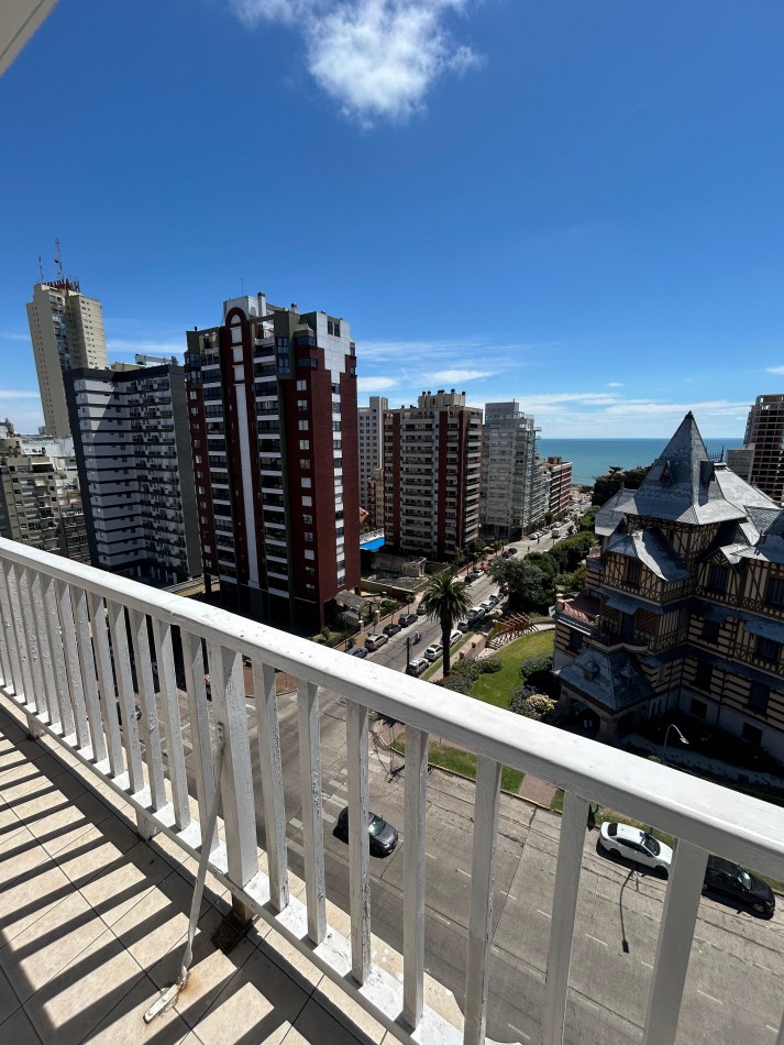DEPARTAMENTO 3 AMBIENTES CON DEPENDENCIA Y BALCON CON VISTA AL MAR