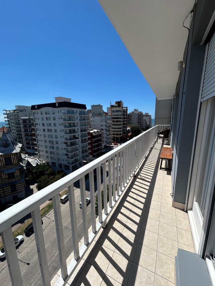 DEPARTAMENTO 3 AMBIENTES CON DEPENDENCIA Y BALCON CON VISTA AL MAR