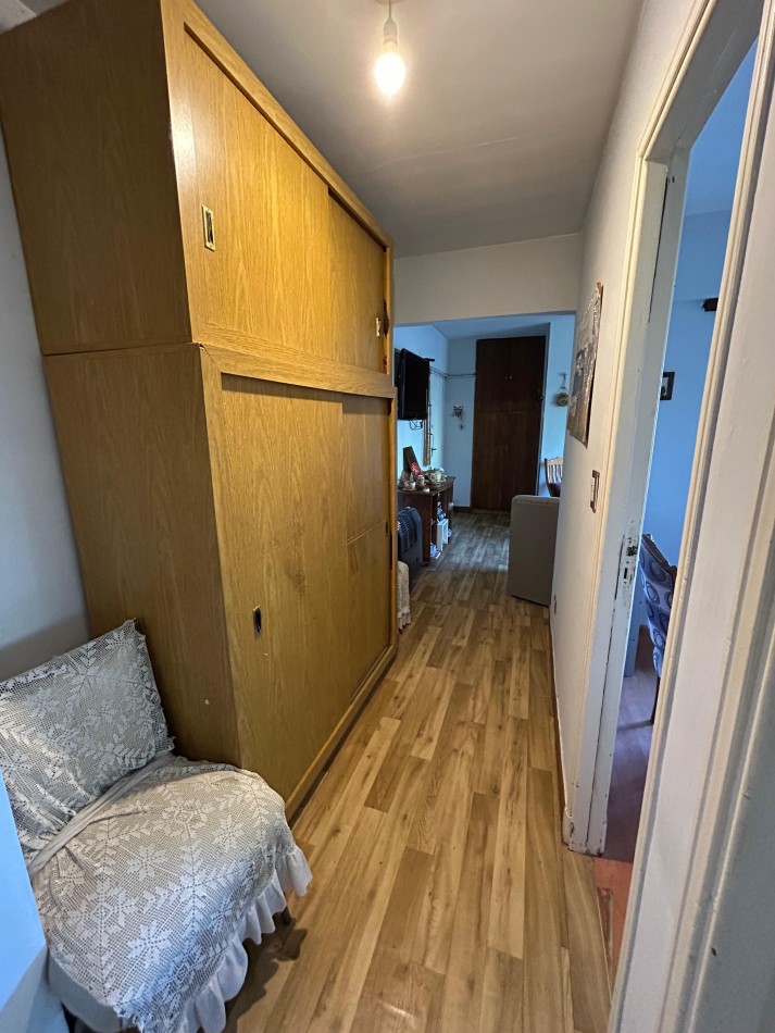 DEPARTAMENTO DOS AMBIENTES CON COCHERA .POR ESCALERA APTO CREDITO