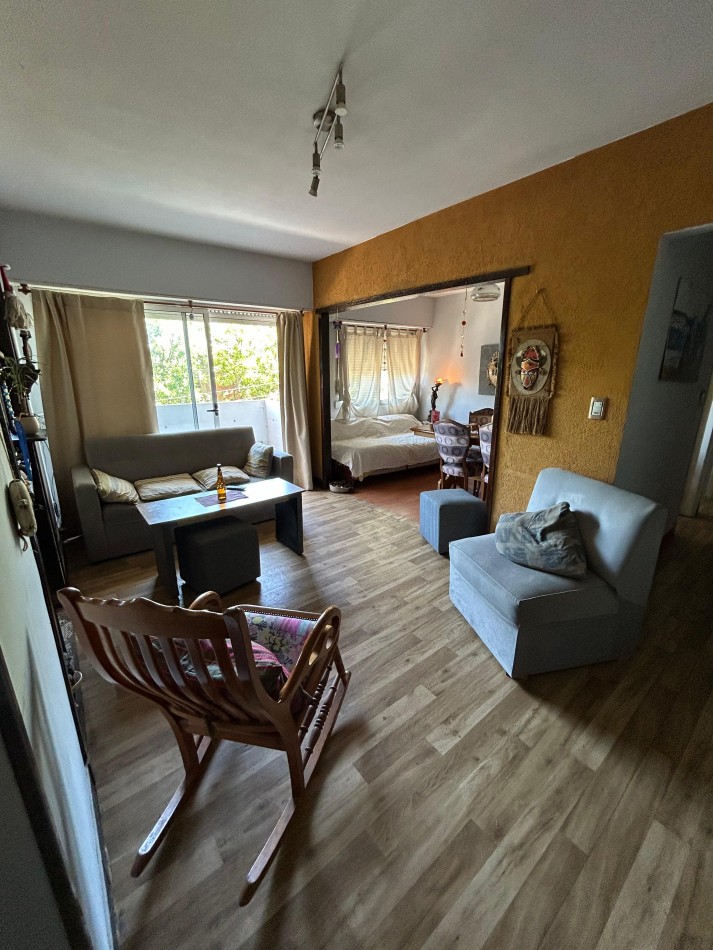 DEPARTAMENTO DOS AMBIENTES CON COCHERA .POR ESCALERA APTO CREDITO