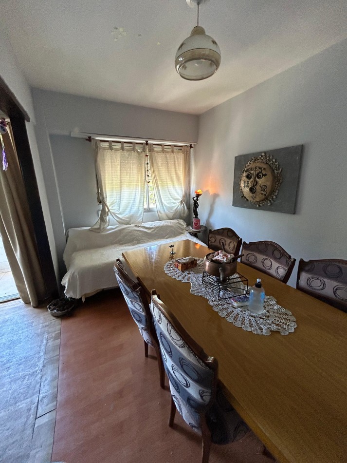 DEPARTAMENTO DOS AMBIENTES CON COCHERA .POR ESCALERA APTO CREDITO