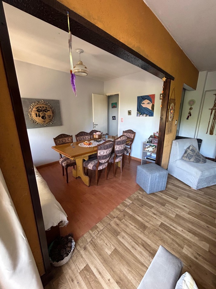 DEPARTAMENTO DOS AMBIENTES CON COCHERA .POR ESCALERA APTO CREDITO